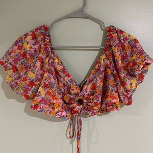 Floral cropped top.